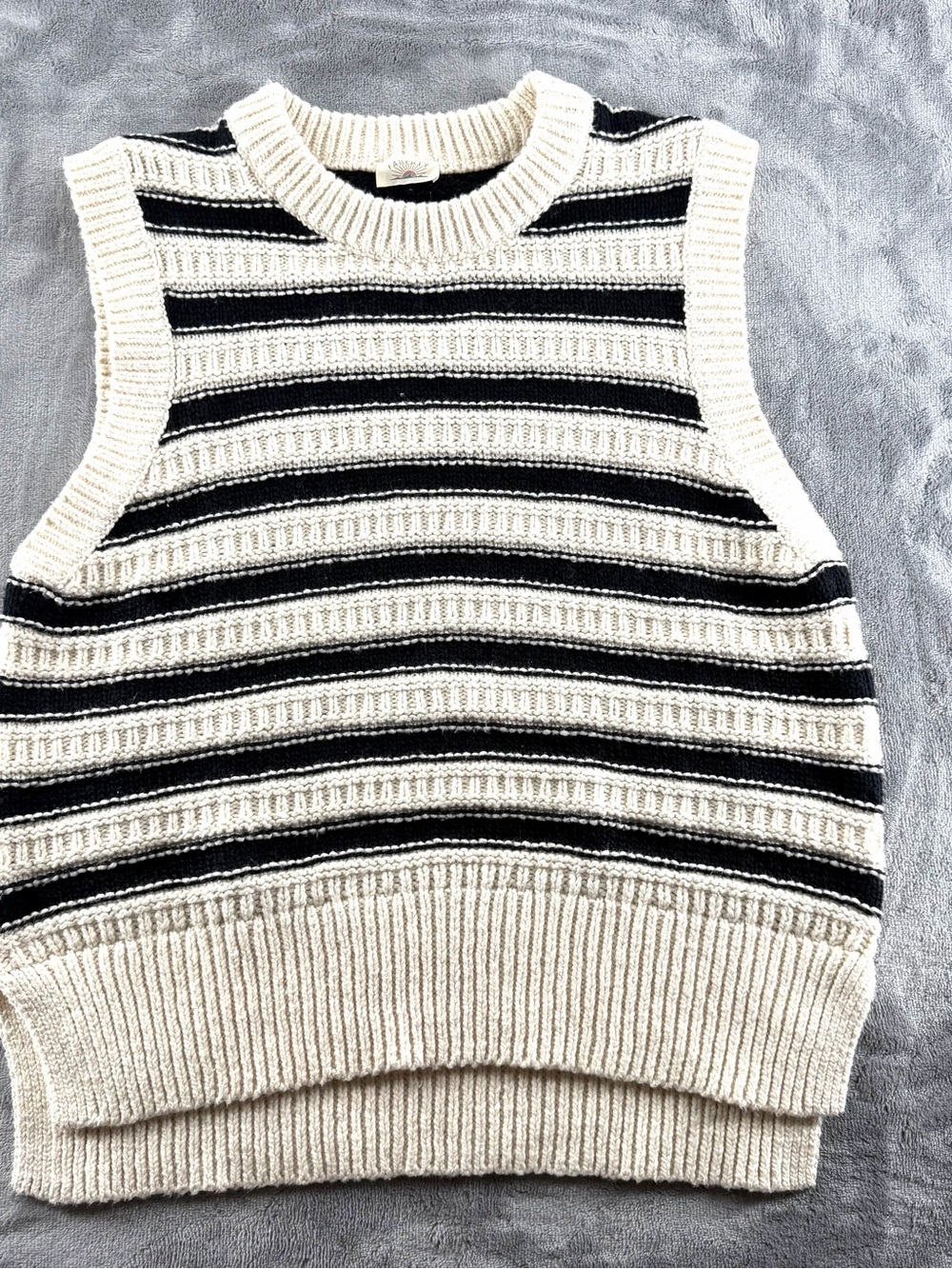 Faherty Cream & Black Striped Knit Sweater Vest Old Money Coastal Preppy Chic - Picture 2 of 10
